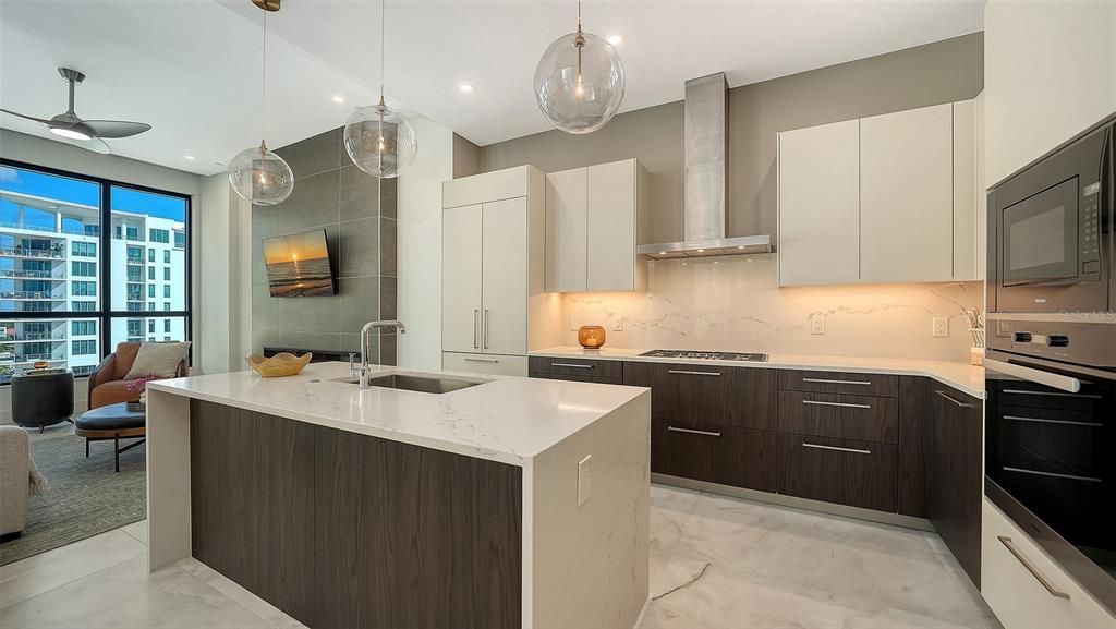 For Sale: $1,184,000 (2 beds, 2 baths, 1337 Square Feet)