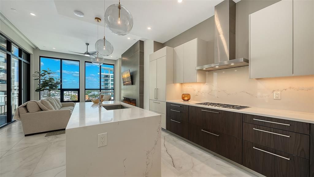 For Sale: $1,184,000 (2 beds, 2 baths, 1337 Square Feet)