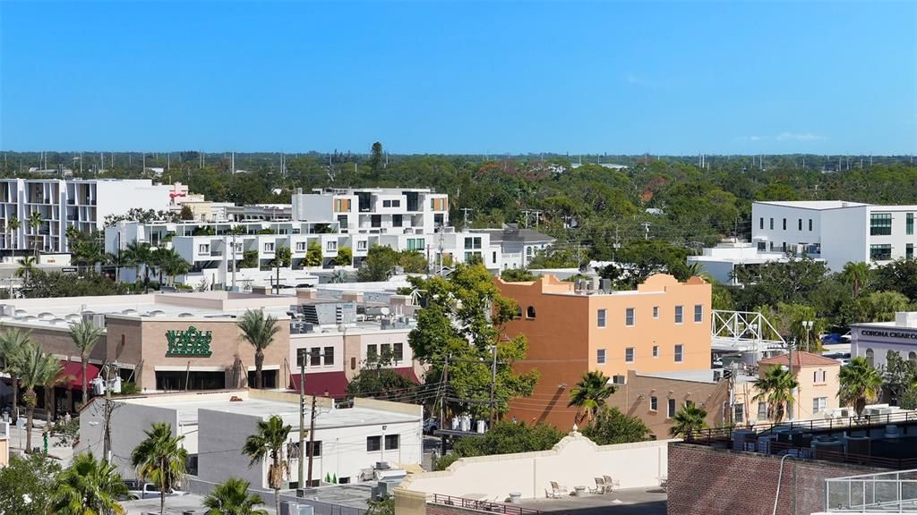 For Sale: $1,184,000 (2 beds, 2 baths, 1337 Square Feet)