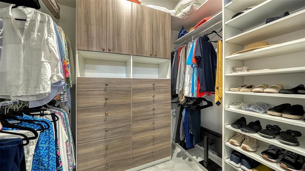 For Sale: $1,184,000 (2 beds, 2 baths, 1337 Square Feet)