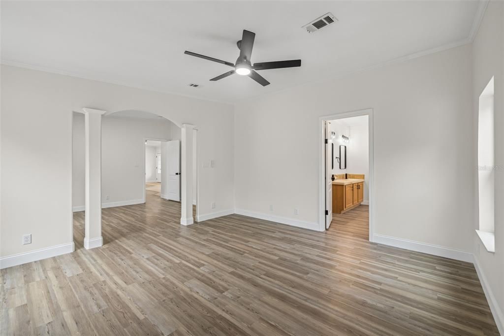 Под контрактом: $299,900 (3 спален, 2 ванн, 1992 Квадратных фут)