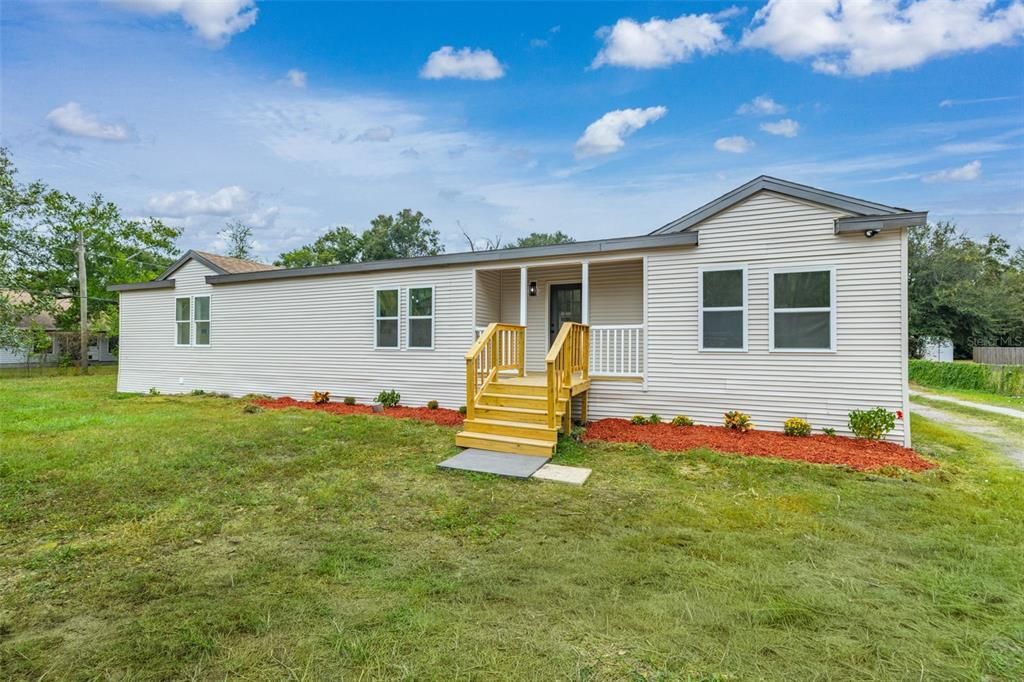 Под контрактом: $299,900 (3 спален, 2 ванн, 1992 Квадратных фут)