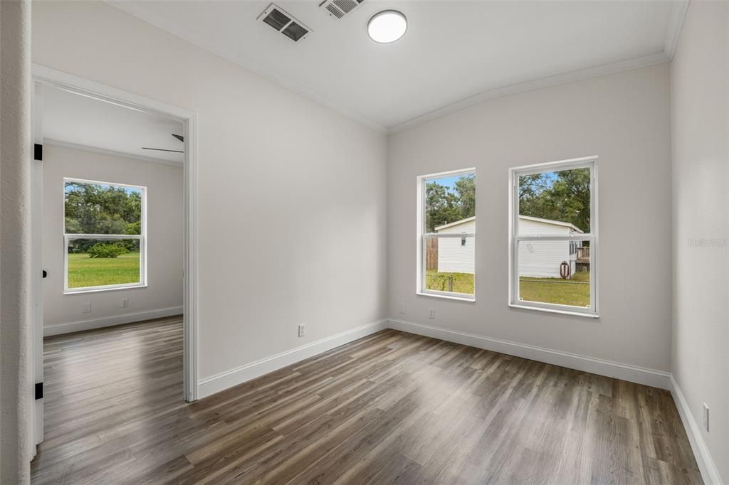 Под контрактом: $299,900 (3 спален, 2 ванн, 1992 Квадратных фут)