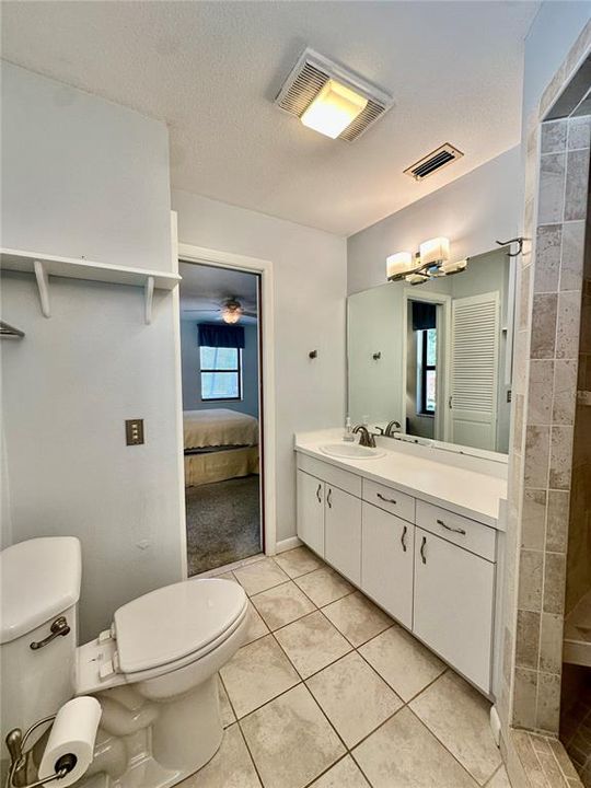 合同活跃: $389,900 (3 贝兹, 2 浴室, 1849 平方英尺)