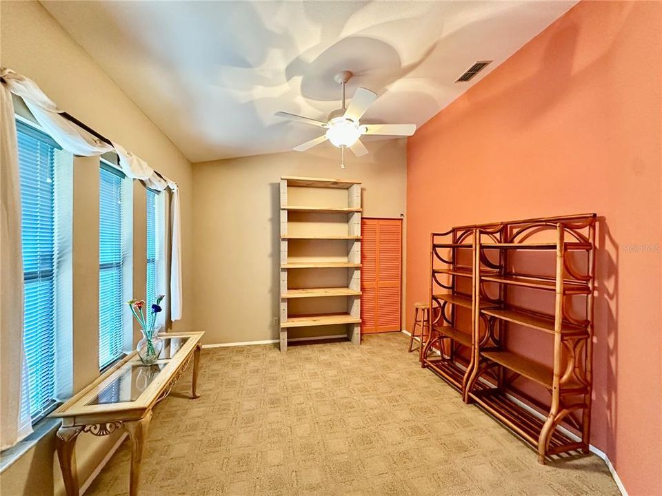 合同活跃: $389,900 (3 贝兹, 2 浴室, 1849 平方英尺)