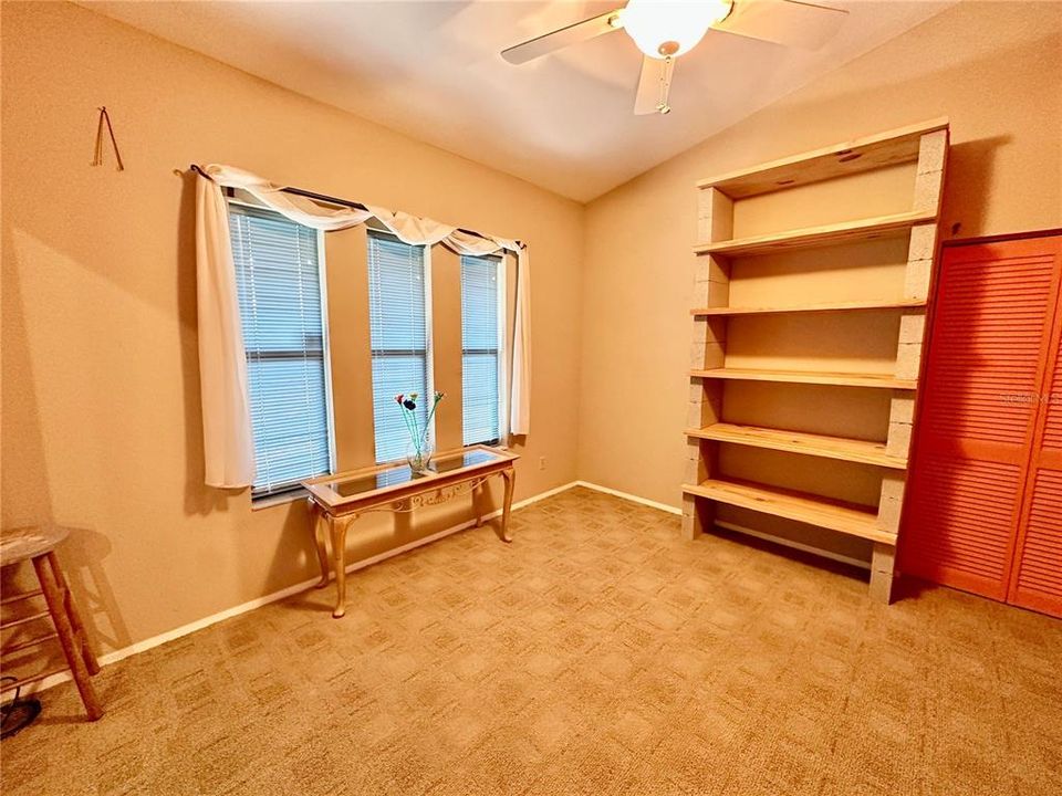 合同活跃: $389,900 (3 贝兹, 2 浴室, 1849 平方英尺)