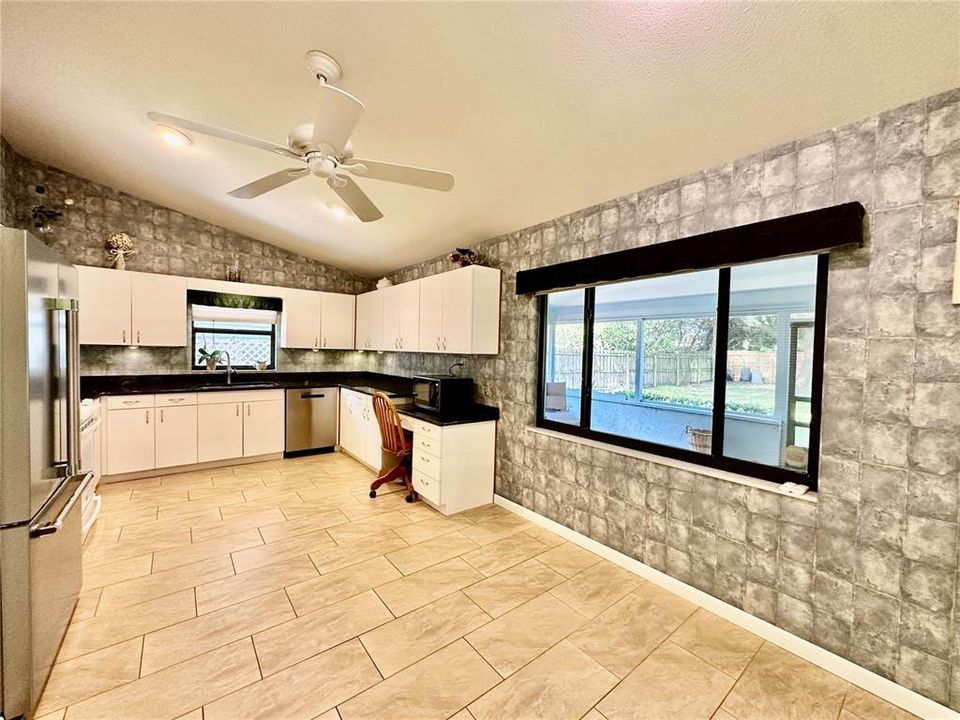 合同活跃: $389,900 (3 贝兹, 2 浴室, 1849 平方英尺)