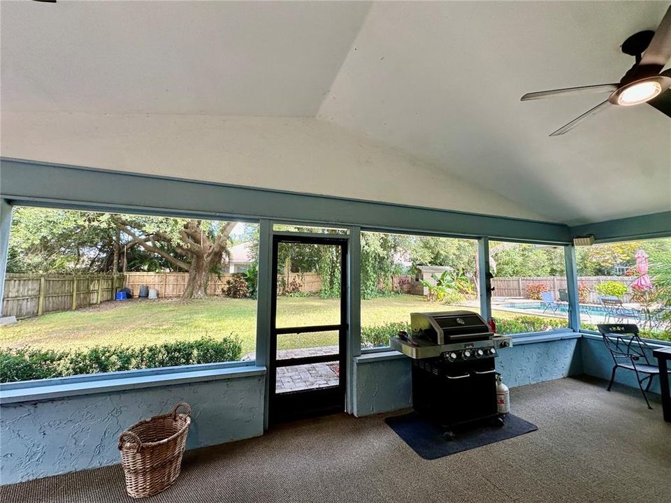 合同活跃: $389,900 (3 贝兹, 2 浴室, 1849 平方英尺)