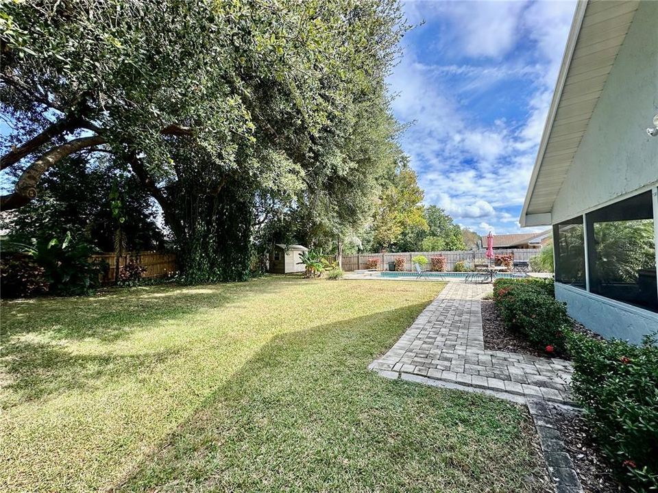 合同活跃: $389,900 (3 贝兹, 2 浴室, 1849 平方英尺)