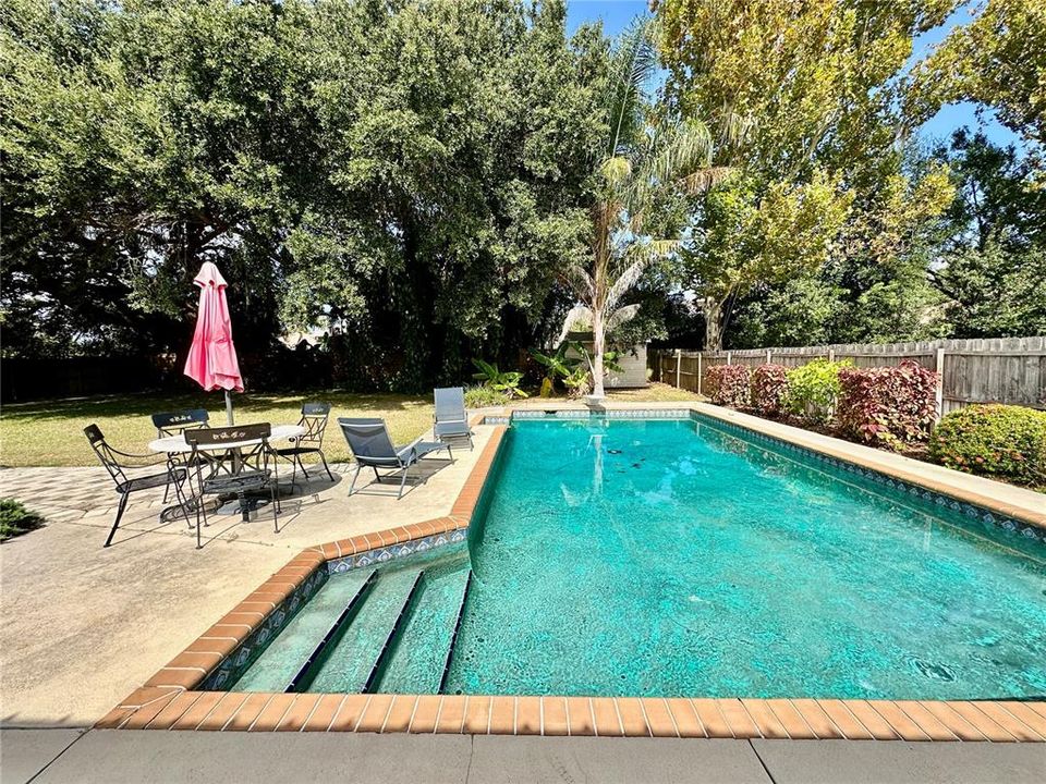 合同活跃: $389,900 (3 贝兹, 2 浴室, 1849 平方英尺)