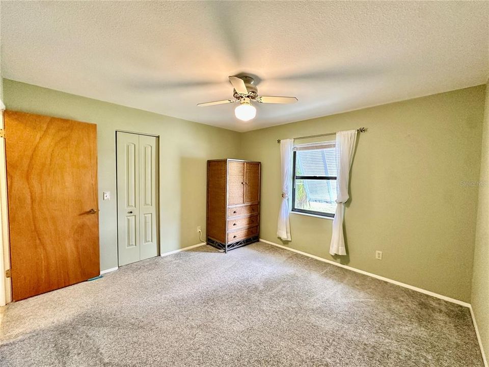 合同活跃: $389,900 (3 贝兹, 2 浴室, 1849 平方英尺)