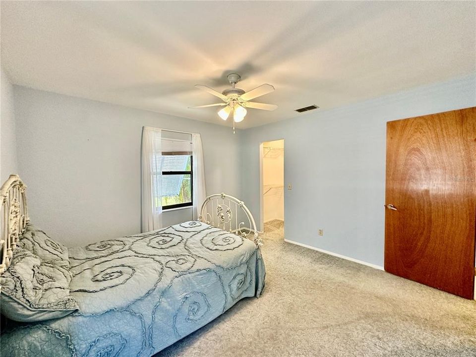 合同活跃: $389,900 (3 贝兹, 2 浴室, 1849 平方英尺)