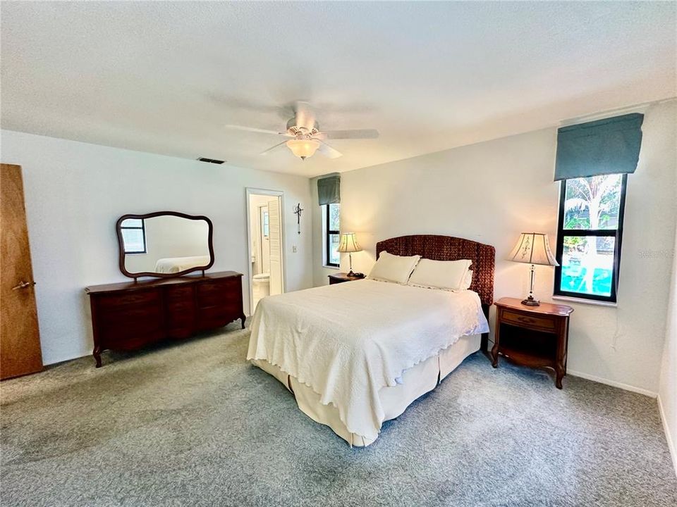 合同活跃: $389,900 (3 贝兹, 2 浴室, 1849 平方英尺)