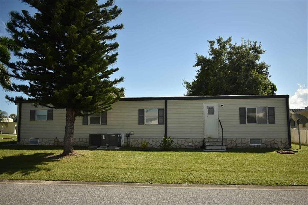 For Sale: $99,999 (2 beds, 1 baths, 672 Square Feet)