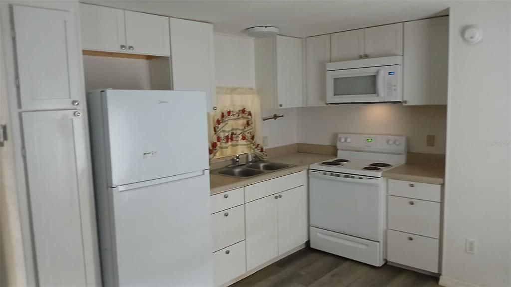 For Sale: $99,999 (2 beds, 1 baths, 672 Square Feet)