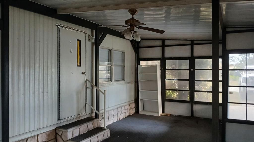 For Sale: $99,999 (2 beds, 1 baths, 672 Square Feet)