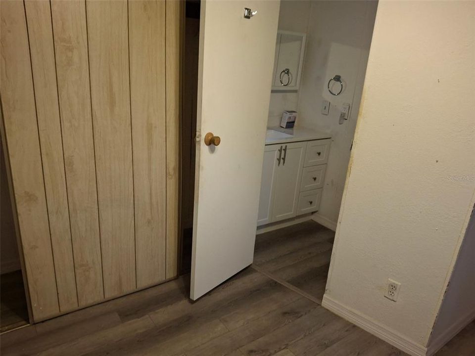 For Sale: $99,999 (2 beds, 1 baths, 672 Square Feet)