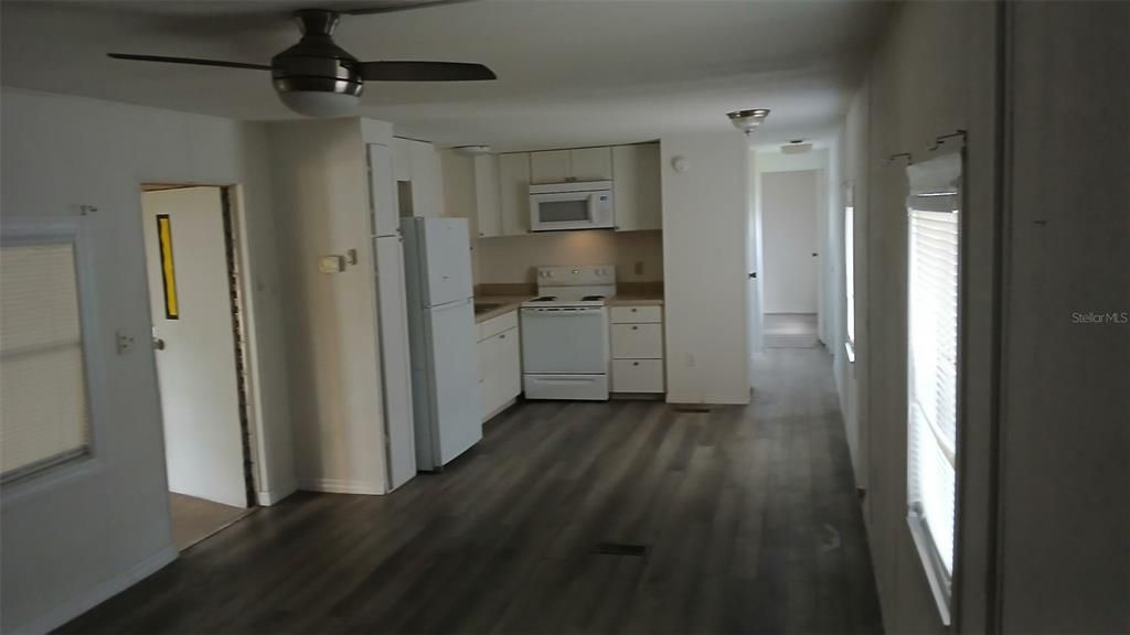 For Sale: $99,999 (2 beds, 1 baths, 672 Square Feet)