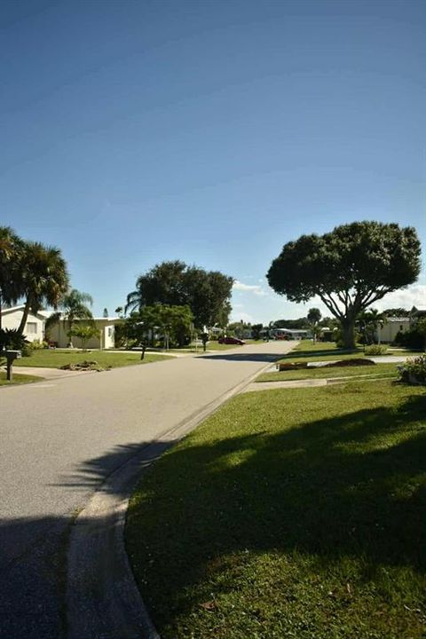 For Sale: $99,999 (2 beds, 1 baths, 672 Square Feet)