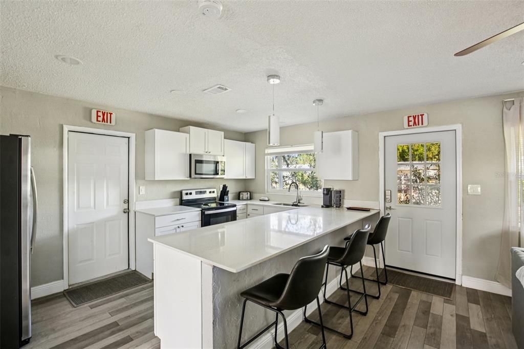 待售: $335,000 (4 贝兹, 2 浴室, 1440 平方英尺)