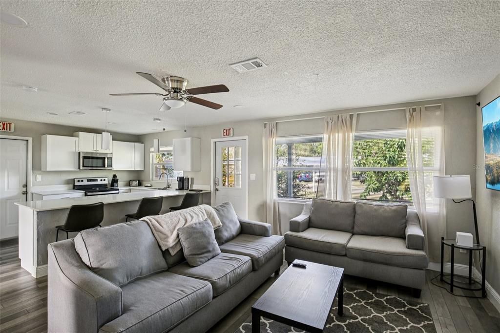 待售: $335,000 (4 贝兹, 2 浴室, 1440 平方英尺)