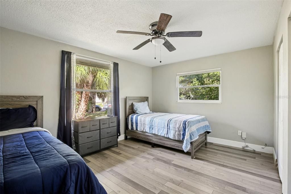 待售: $335,000 (4 贝兹, 2 浴室, 1440 平方英尺)