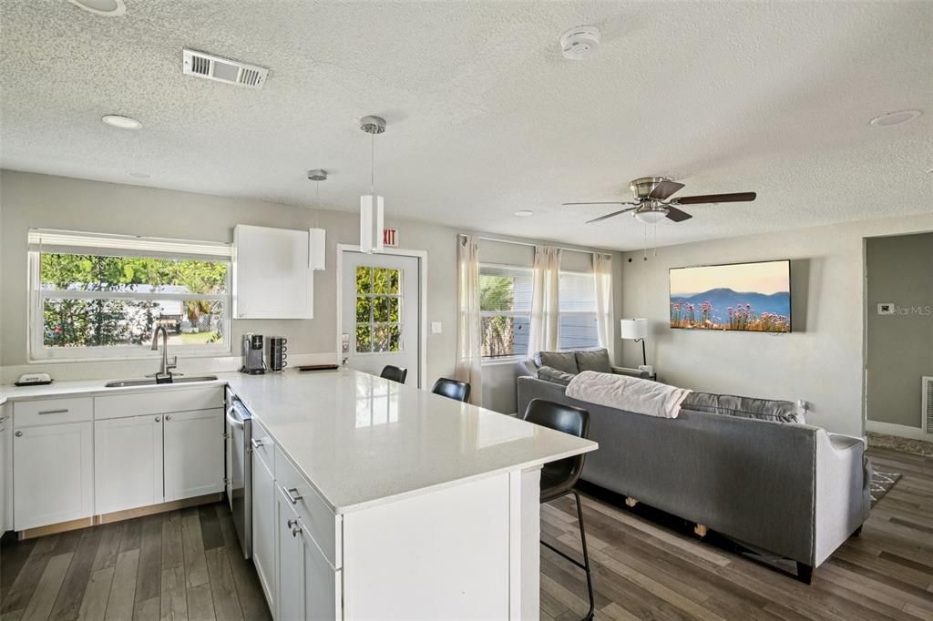 待售: $335,000 (4 贝兹, 2 浴室, 1440 平方英尺)