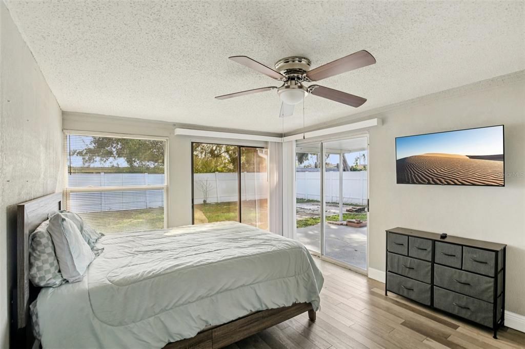 待售: $335,000 (4 贝兹, 2 浴室, 1440 平方英尺)