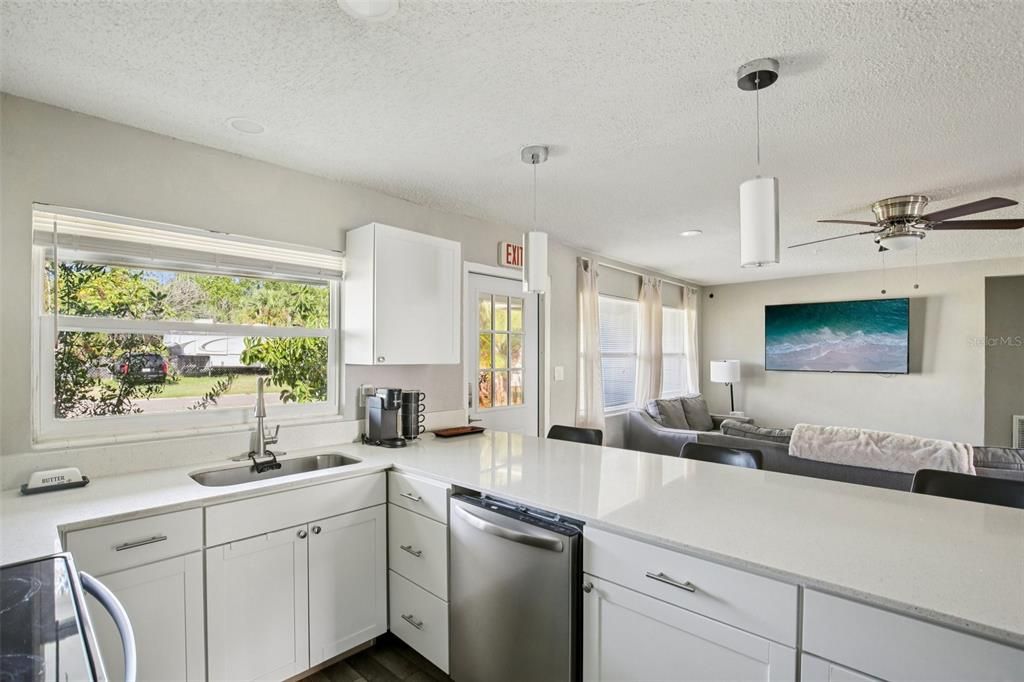 待售: $335,000 (4 贝兹, 2 浴室, 1440 平方英尺)