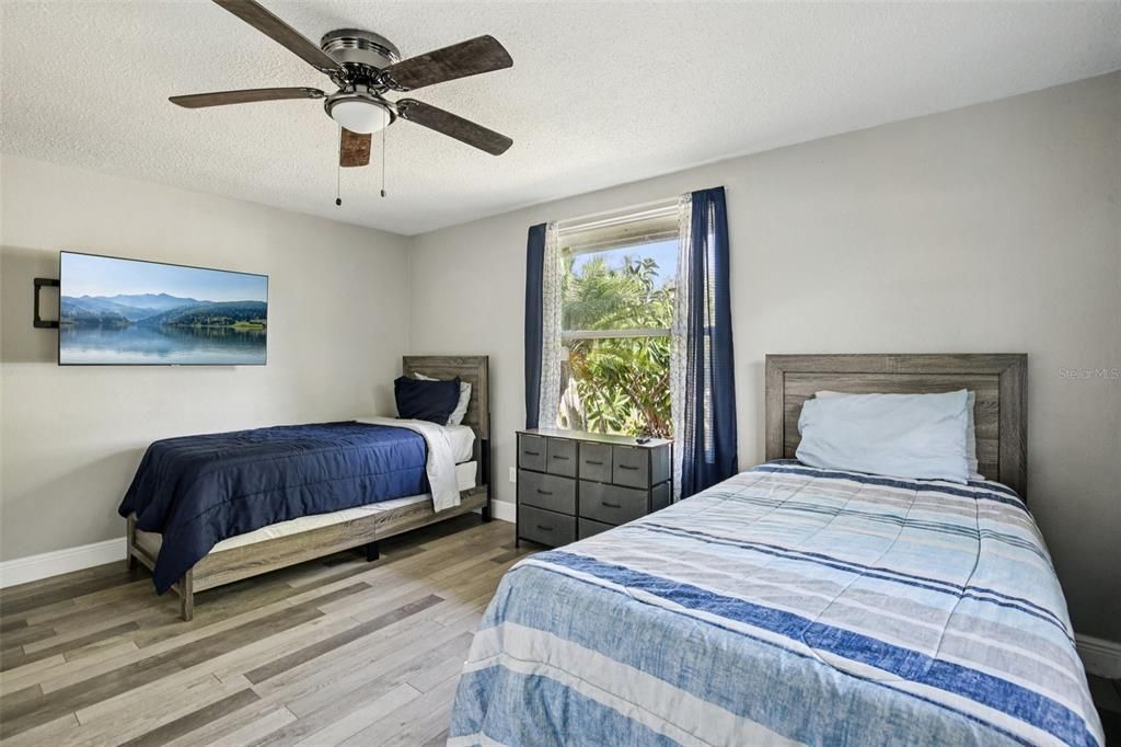 待售: $335,000 (4 贝兹, 2 浴室, 1440 平方英尺)