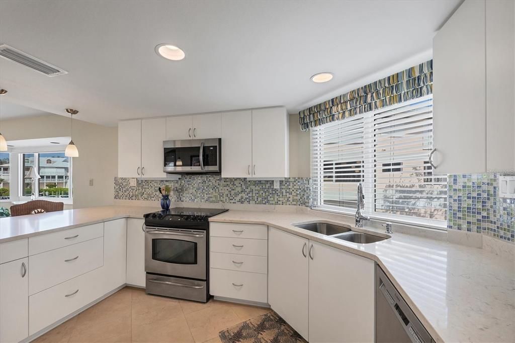 待售: $625,000 (2 贝兹, 2 浴室, 1675 平方英尺)