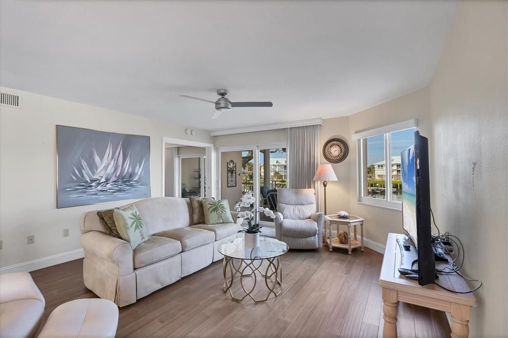 待售: $625,000 (2 贝兹, 2 浴室, 1675 平方英尺)