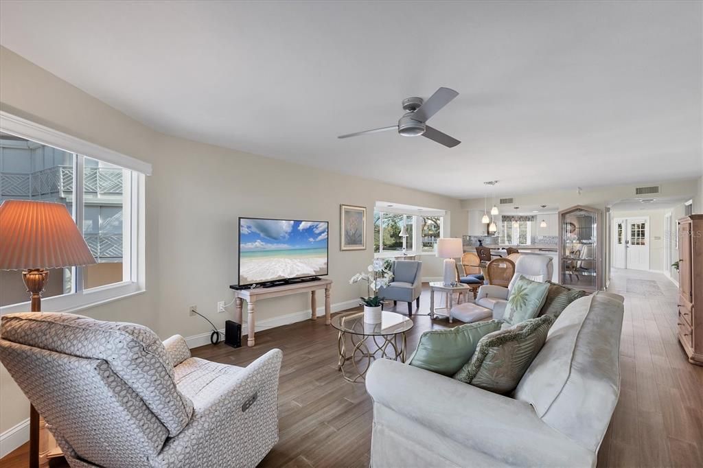 待售: $625,000 (2 贝兹, 2 浴室, 1675 平方英尺)