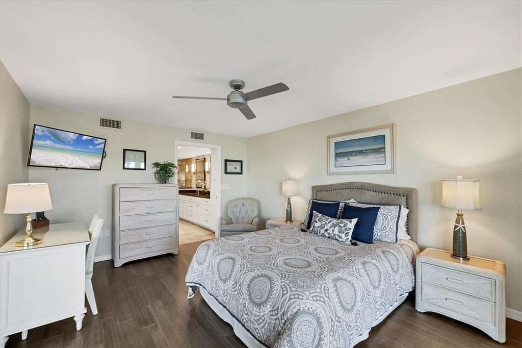 待售: $625,000 (2 贝兹, 2 浴室, 1675 平方英尺)