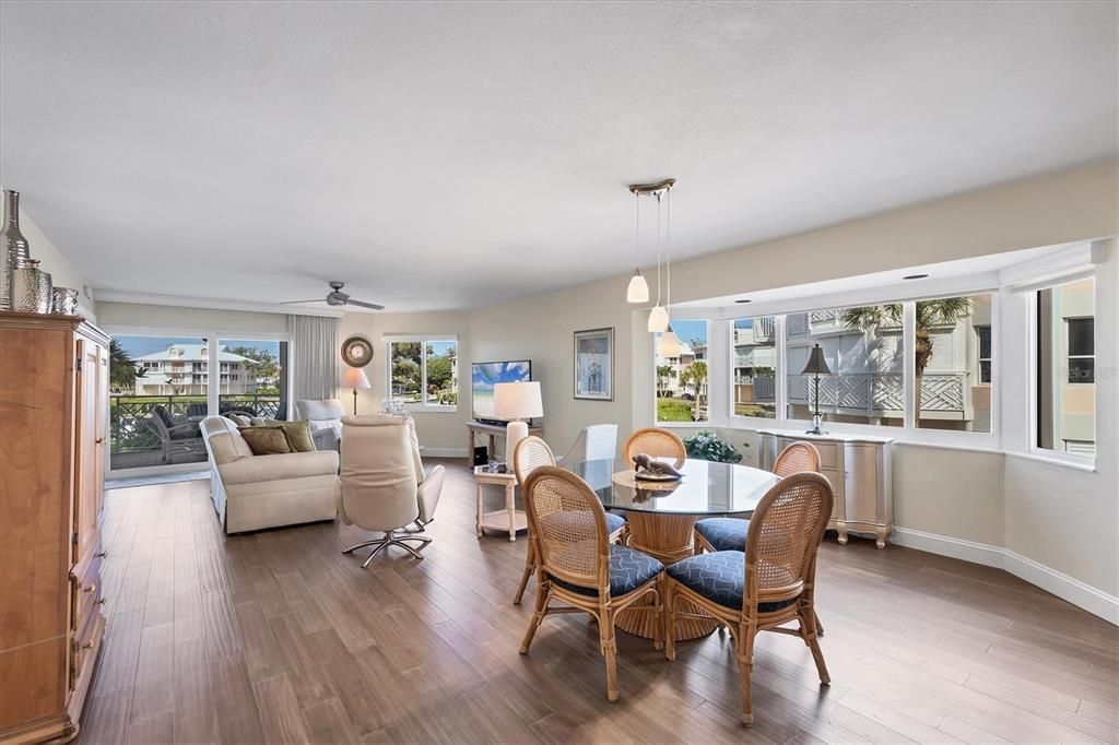 待售: $625,000 (2 贝兹, 2 浴室, 1675 平方英尺)