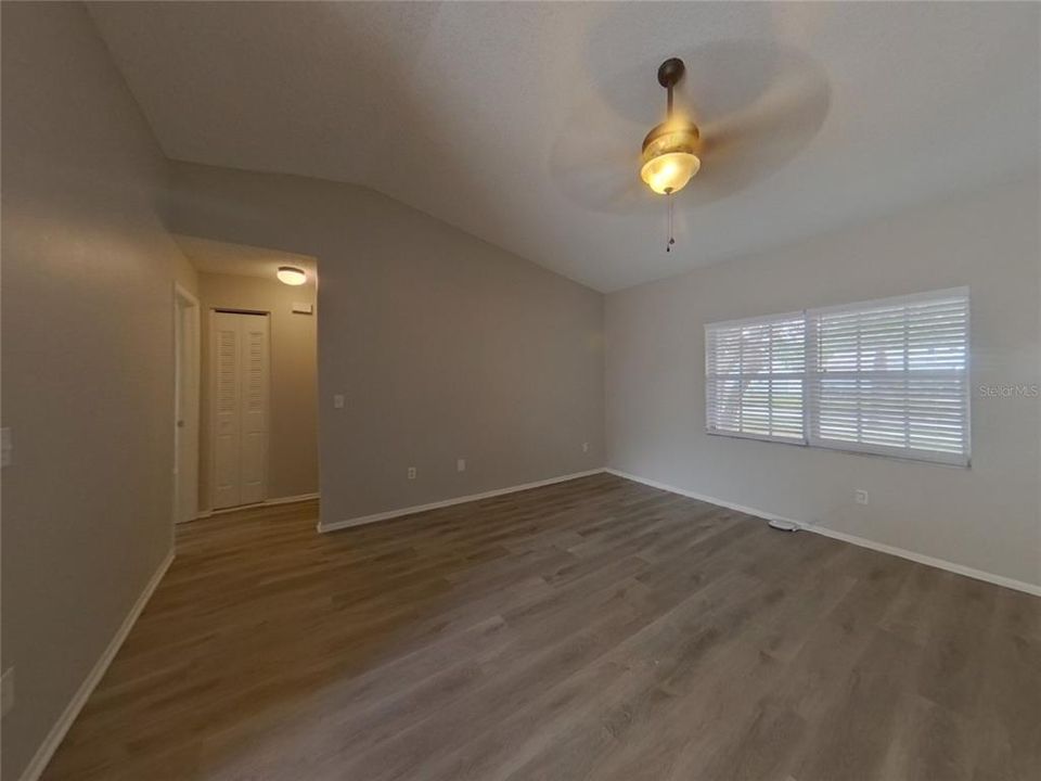 Под контрактом: $2,009 (3 спален, 2 ванн, 1208 Квадратных фут)