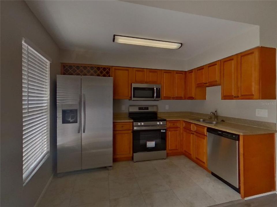 Под контрактом: $2,009 (3 спален, 2 ванн, 1208 Квадратных фут)