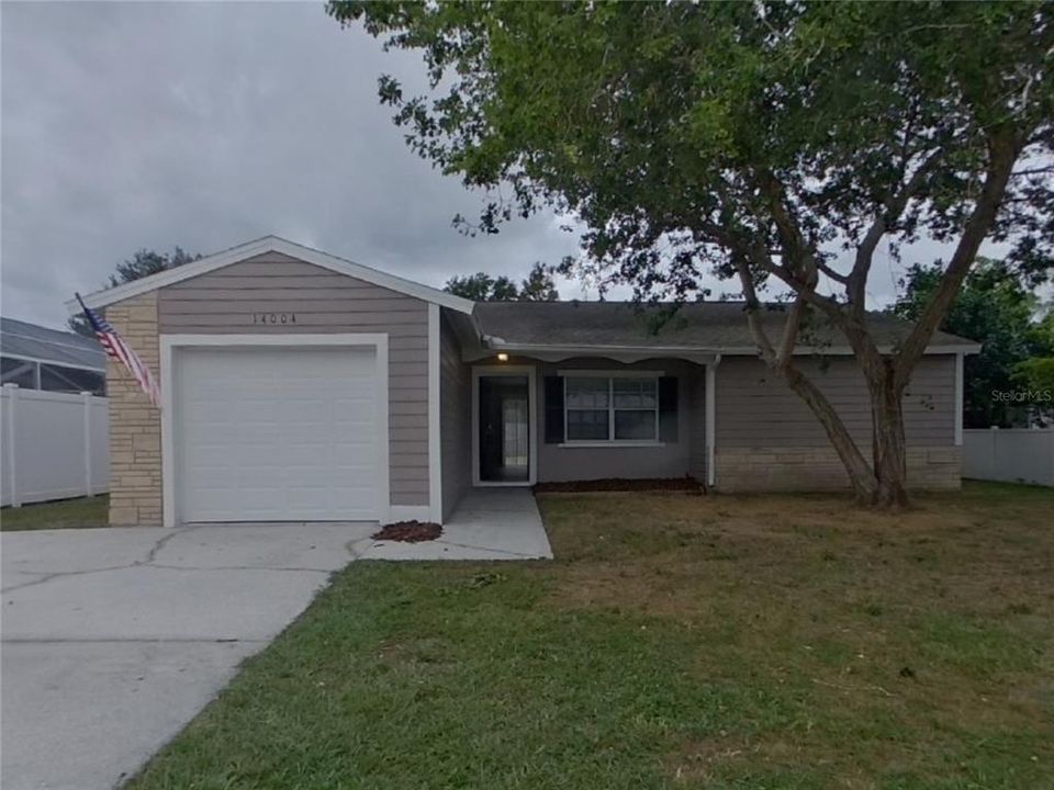 Под контрактом: $2,009 (3 спален, 2 ванн, 1208 Квадратных фут)