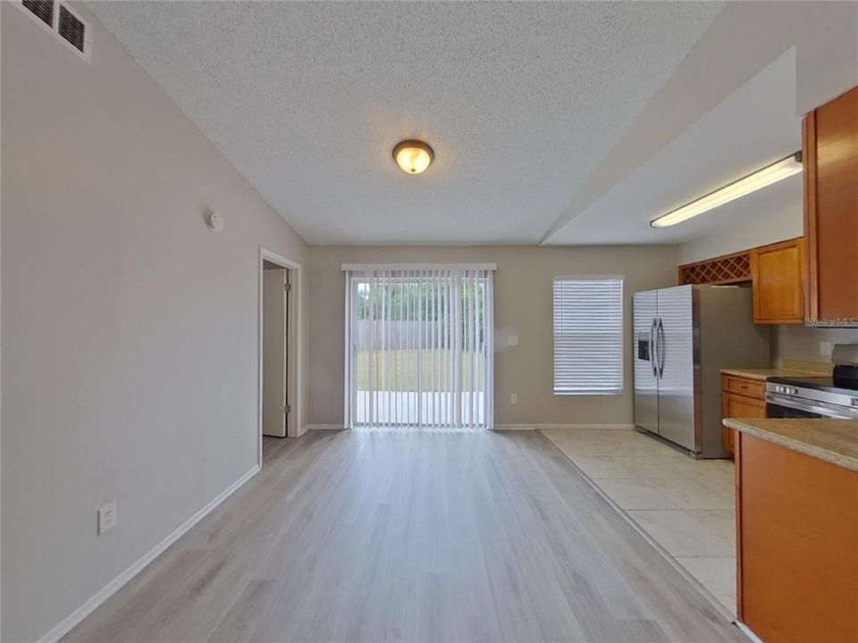 Под контрактом: $2,009 (3 спален, 2 ванн, 1208 Квадратных фут)