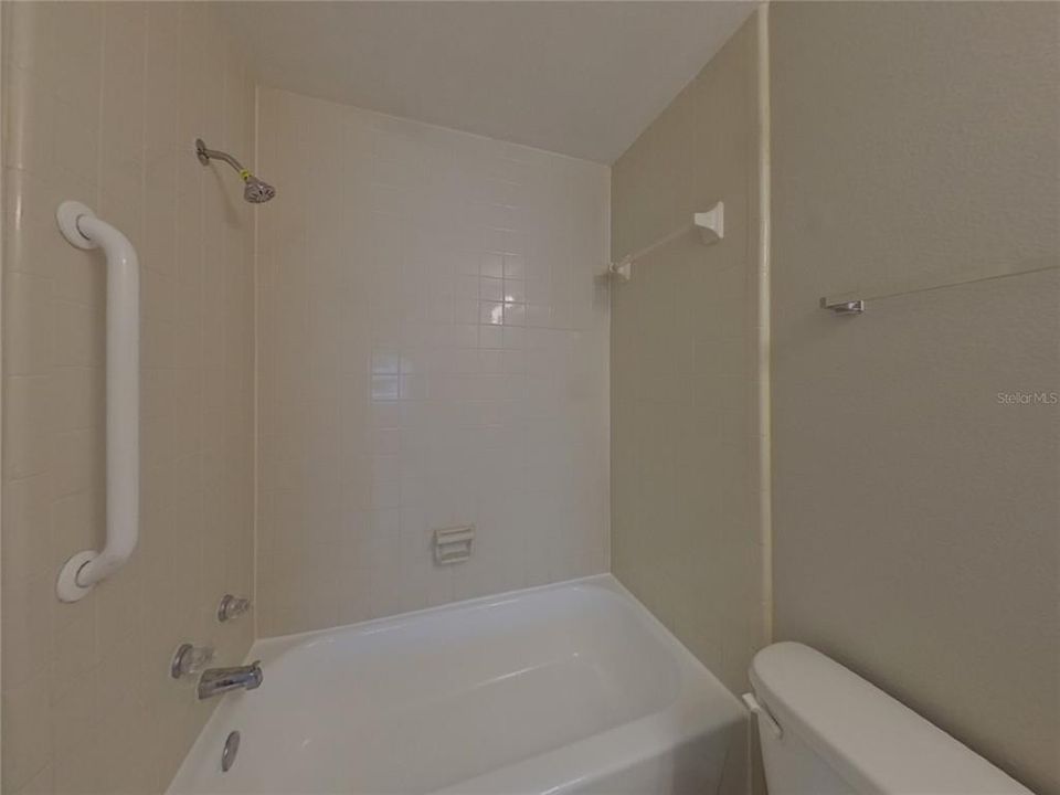 Под контрактом: $2,009 (3 спален, 2 ванн, 1208 Квадратных фут)