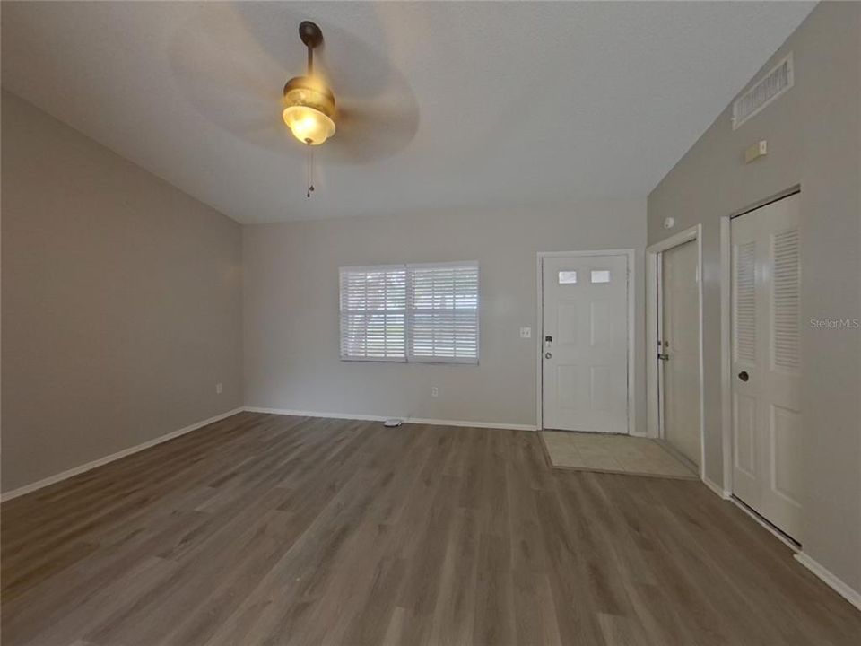 Под контрактом: $2,009 (3 спален, 2 ванн, 1208 Квадратных фут)