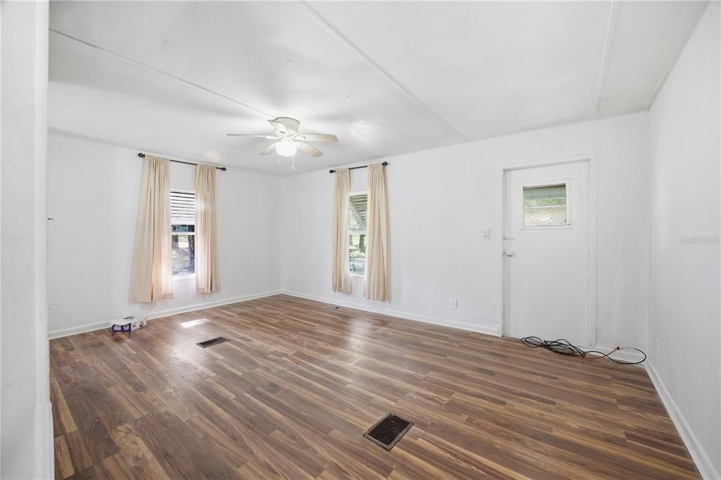 待售: $119,000 (2 贝兹, 2 浴室, 768 平方英尺)