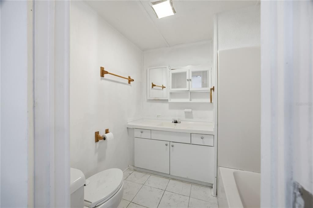 待售: $119,000 (2 贝兹, 2 浴室, 768 平方英尺)