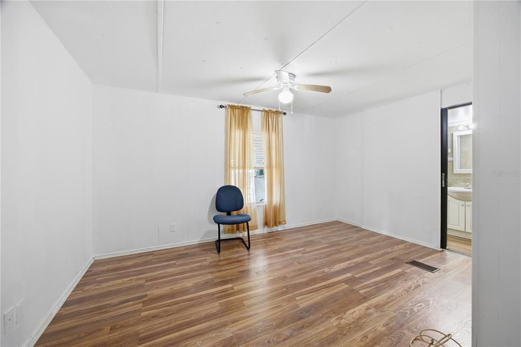 待售: $119,000 (2 贝兹, 2 浴室, 768 平方英尺)