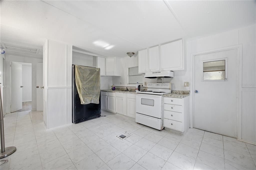 待售: $119,000 (2 贝兹, 2 浴室, 768 平方英尺)