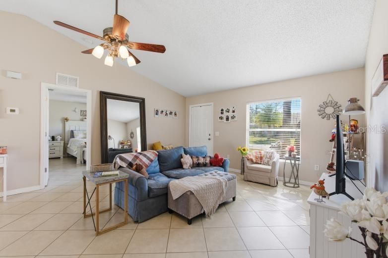 En Venta: $310,000 (3 camas, 2 baños, 1260 Pies cuadrados)