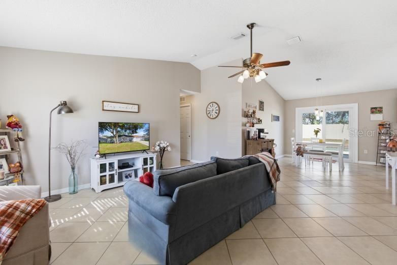 En Venta: $310,000 (3 camas, 2 baños, 1260 Pies cuadrados)