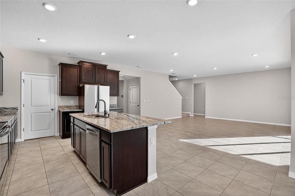 待售: $525,000 (4 贝兹, 3 浴室, 3278 平方英尺)