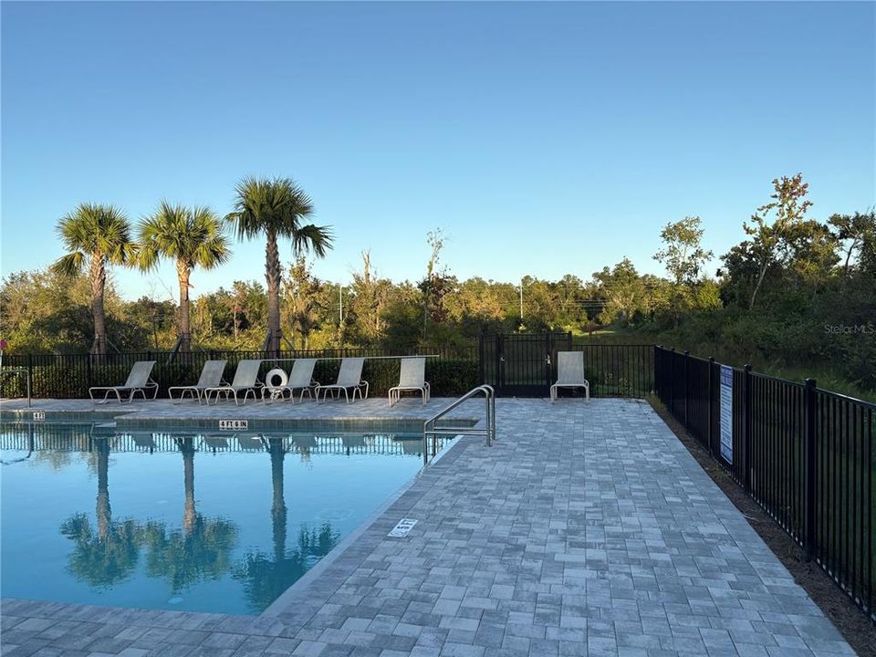 For Rent: $1,900 (3 beds, 2 baths, 1200 Square Feet)