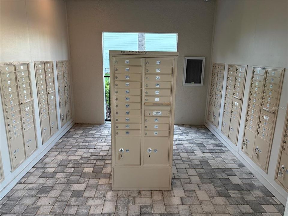 For Rent: $1,900 (3 beds, 2 baths, 1200 Square Feet)